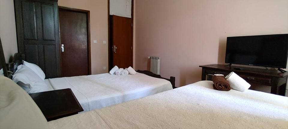 Double Room with Extra Bed room - Image 3