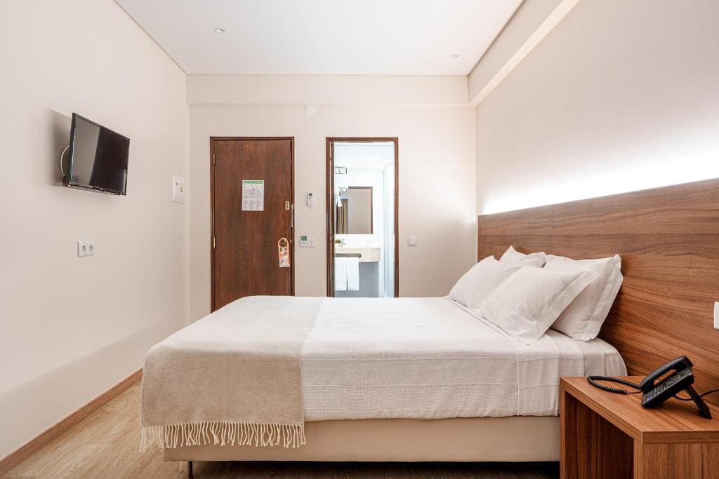 Superior Double or Twin Room room - Image 3