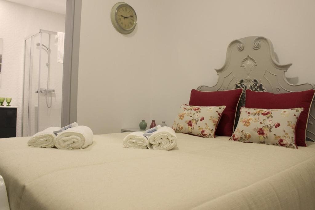 Double Room with Private Bathroom room - Image 3