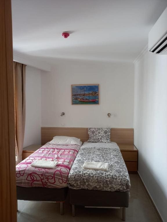 Twin Room with Private Bathroom room - Image 2