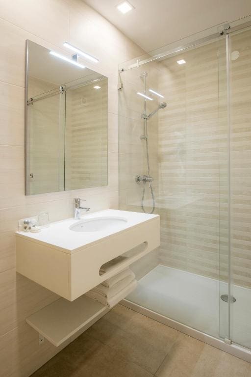 Premium One-Bedroom Apartment with Sea View room - Image 3