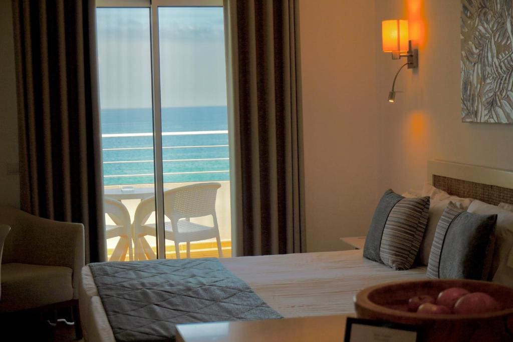 Deluxe Studio with sea view room - Image 3