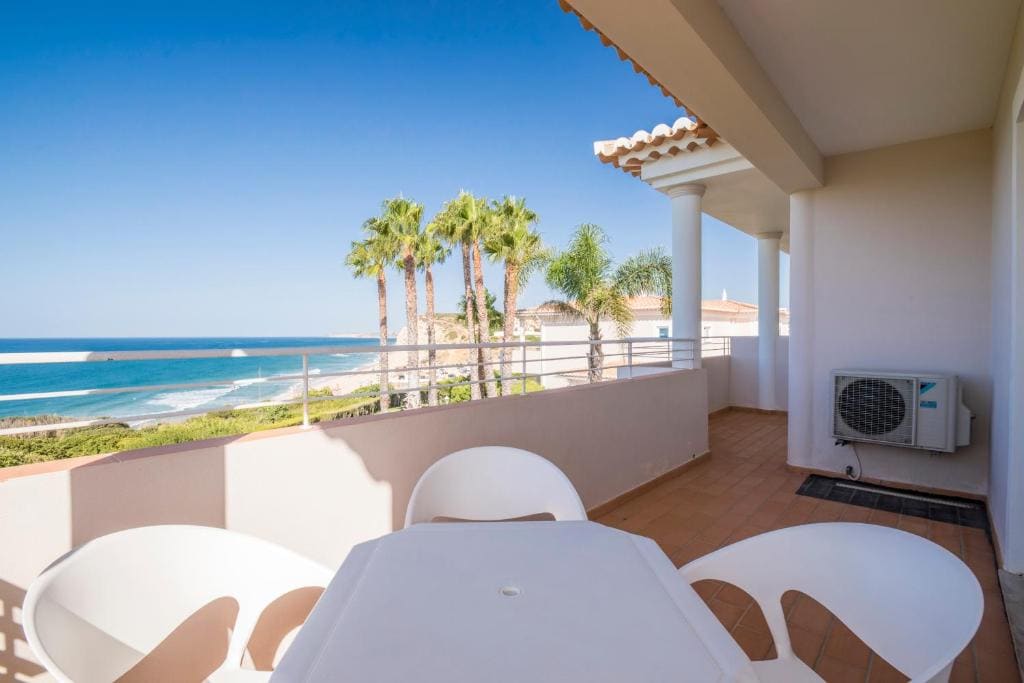 Deluxe One-Bedroom Apartment with Sea View room - Image 1