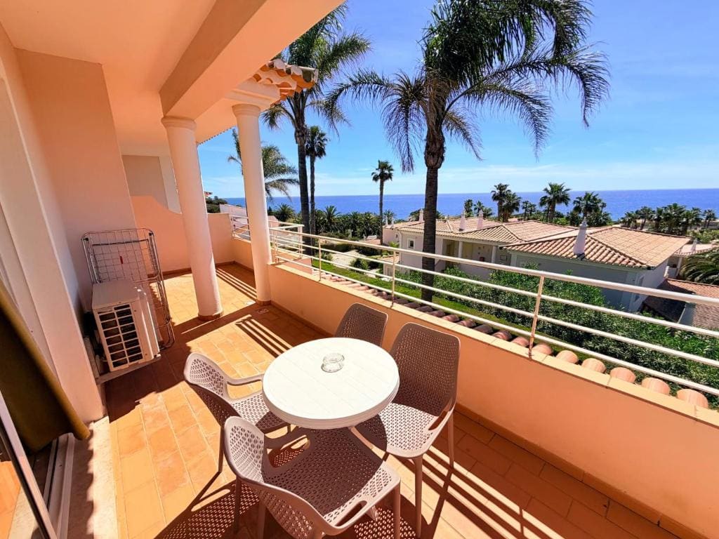 One-Bedroom Apartment with Sea View room - Image 2