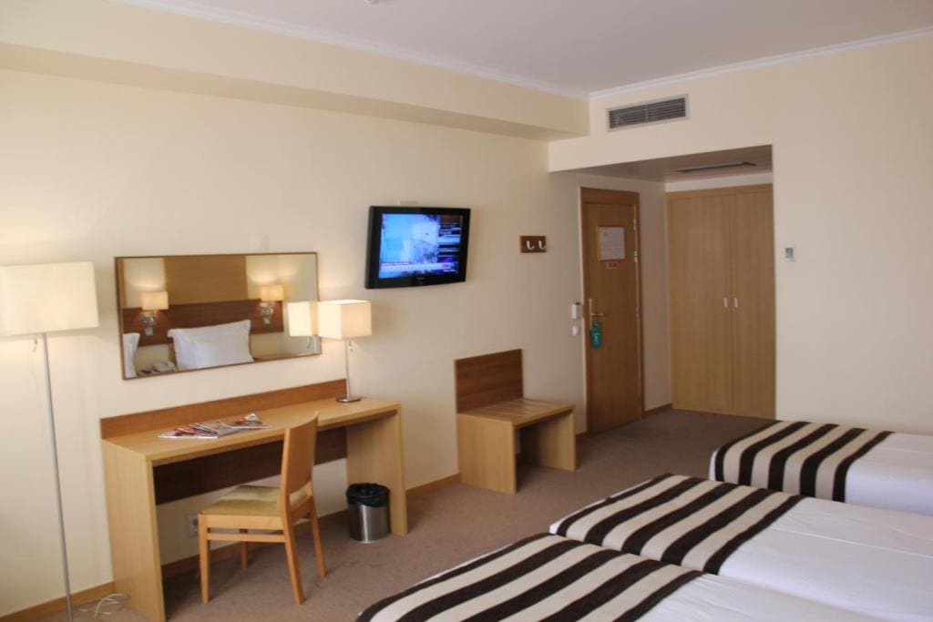 Twin Room with Extra Bed room - Image 1
