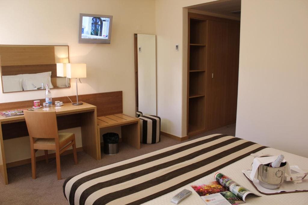 Romantic Room with King-Size bed room - Image 2