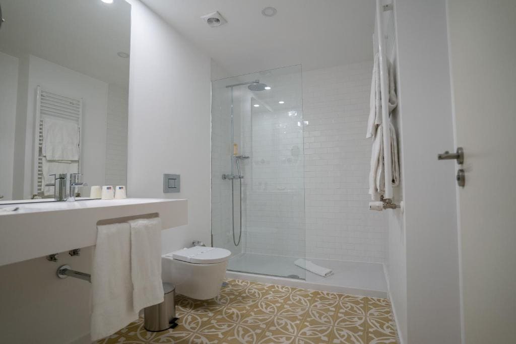 Deluxe Double or Twin Room room - Image 2