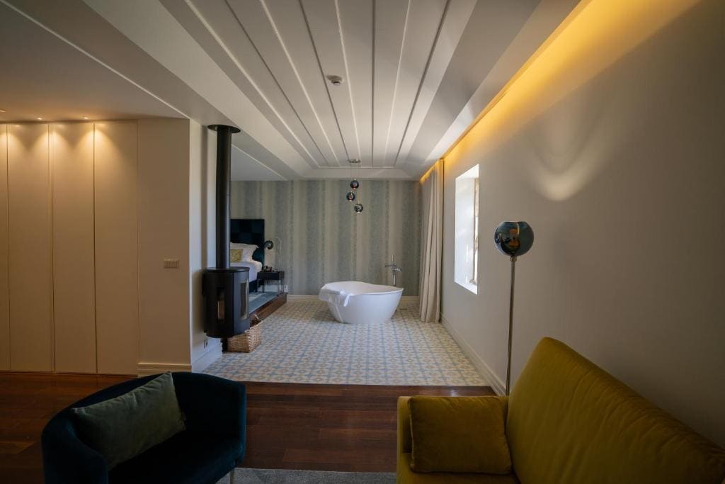 Deluxe King Suite room - Image 2