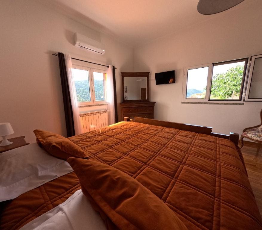 Deluxe Double Room with Sea View room - Image 1