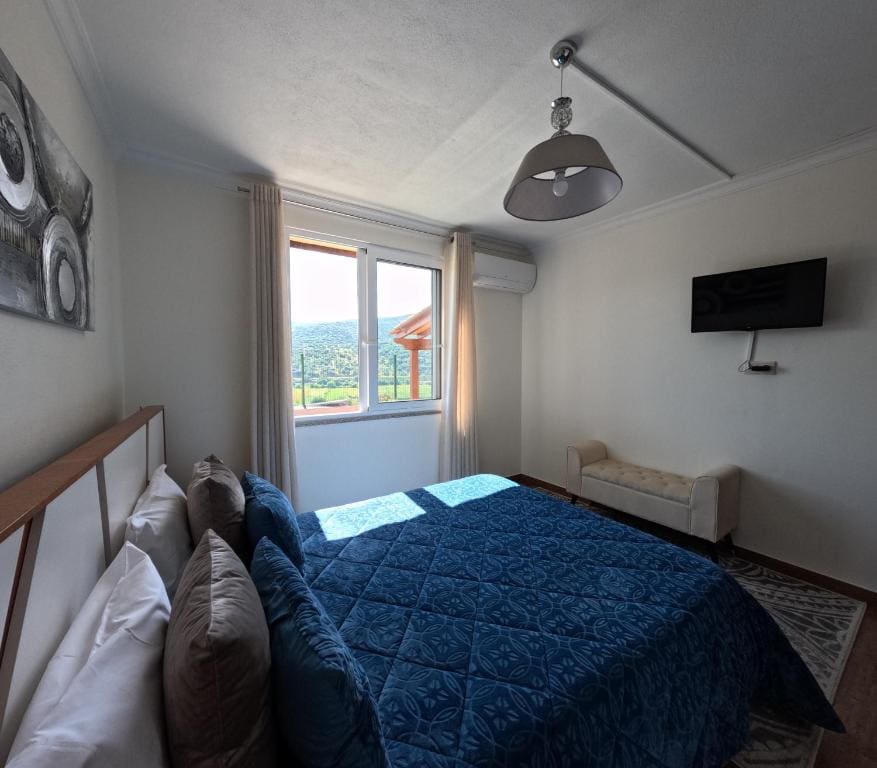 Double Room with Lake View room - Image 3