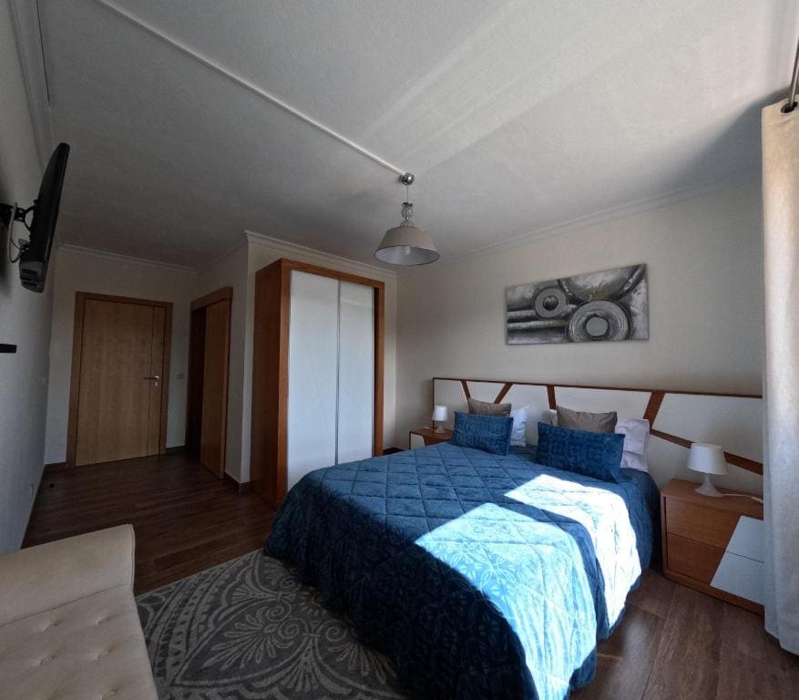 Double Room with Lake View room - Image 1