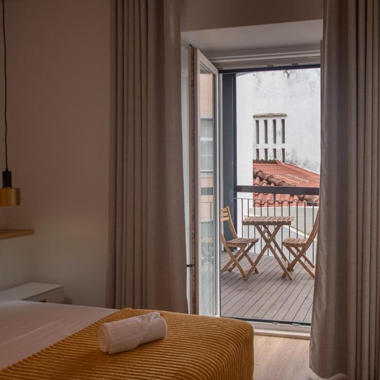 Twin Room with Balcony room - Image 3
