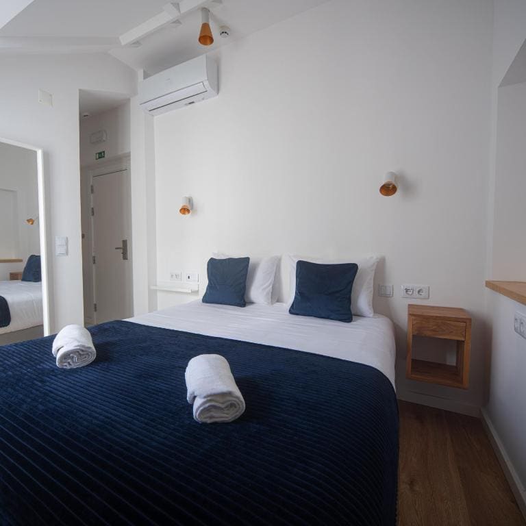 Double Room with Balcony room - Image 2