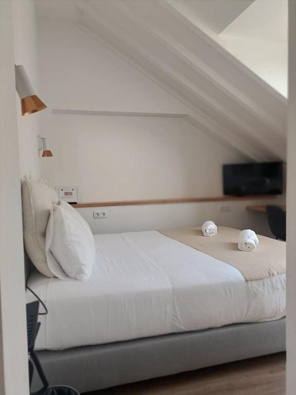 Double Room with Balcony room - Image 1