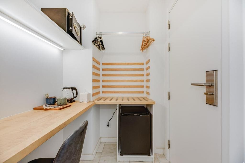Twin Room with Balcony room - Image 2