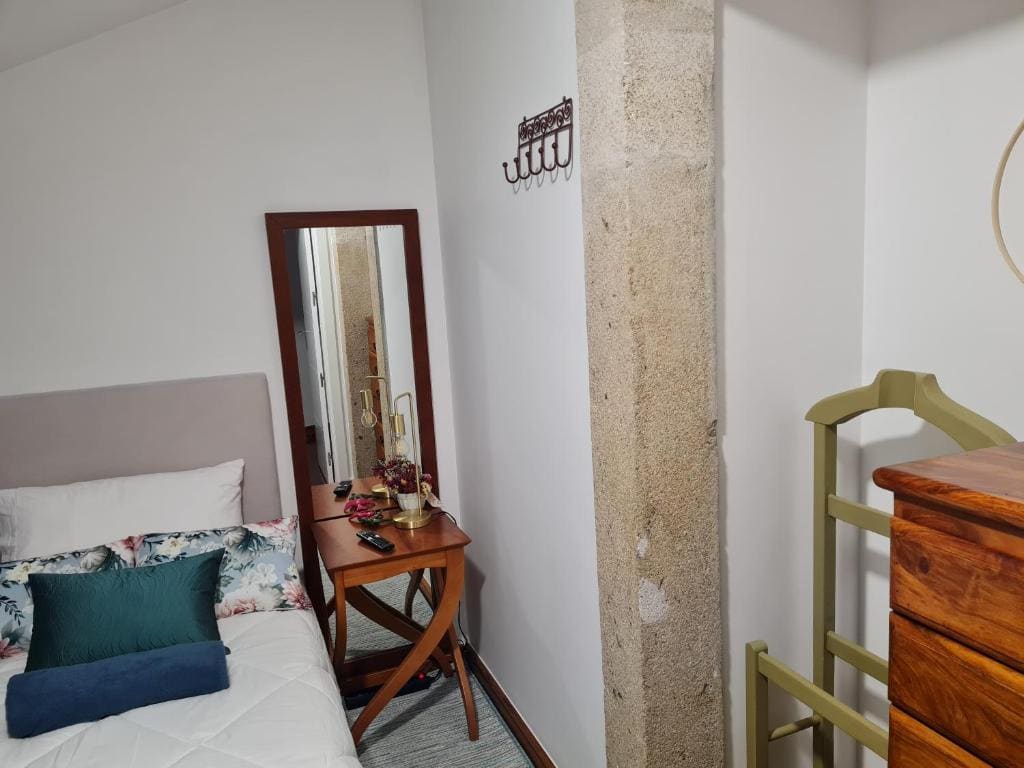 Small Single Room room - Image 1