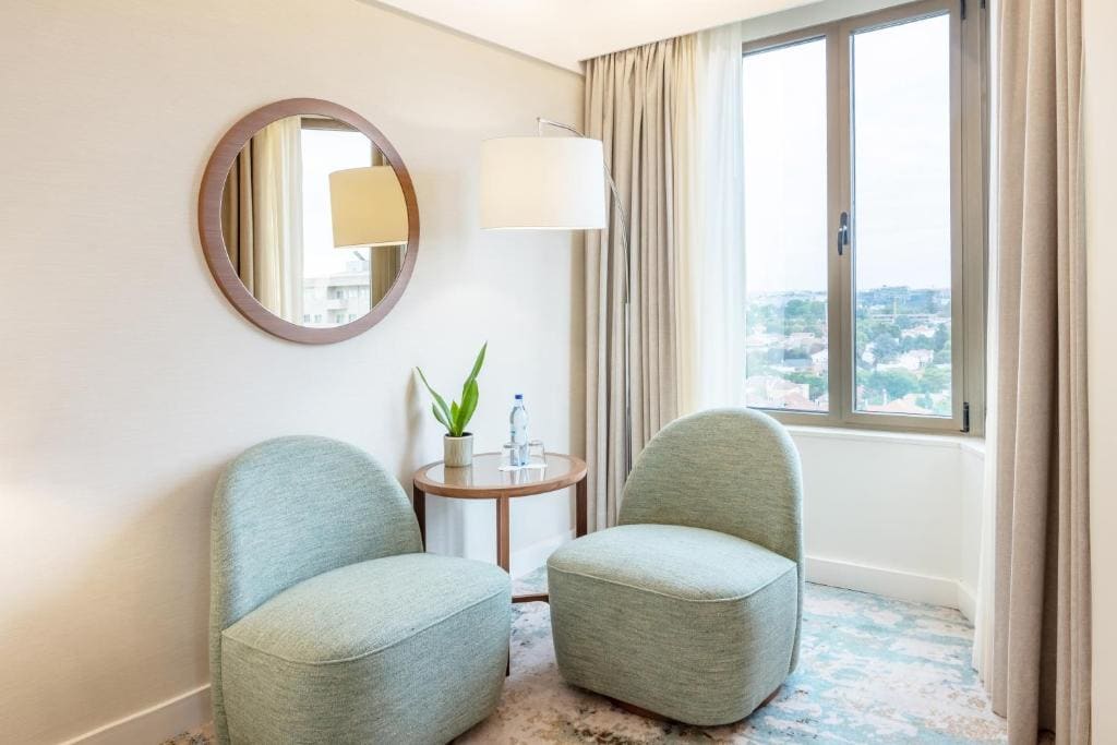 Junior Suite with One Queen Bed - Corner Room room - Image 1