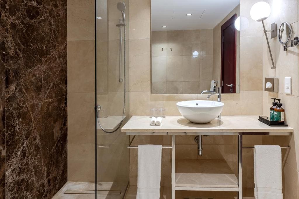 Junior Twin Suite - High Floor room - Image 2