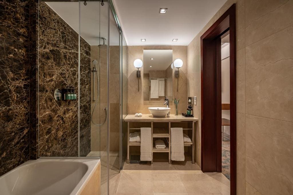 Diplomatic King Suite room - Image 2