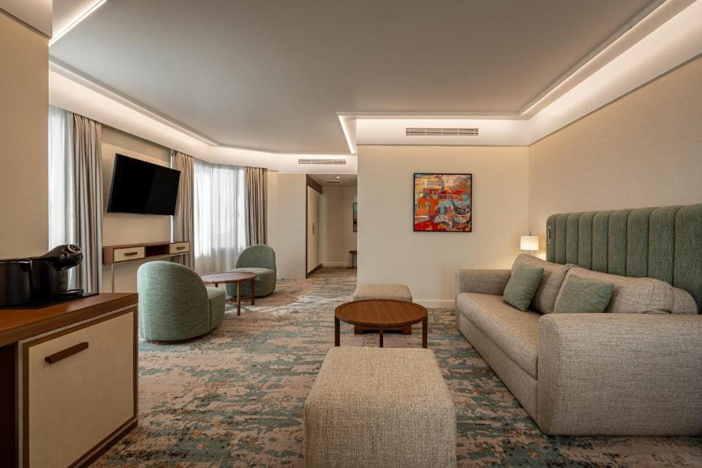 One-Bedroom Suite room - Image 2