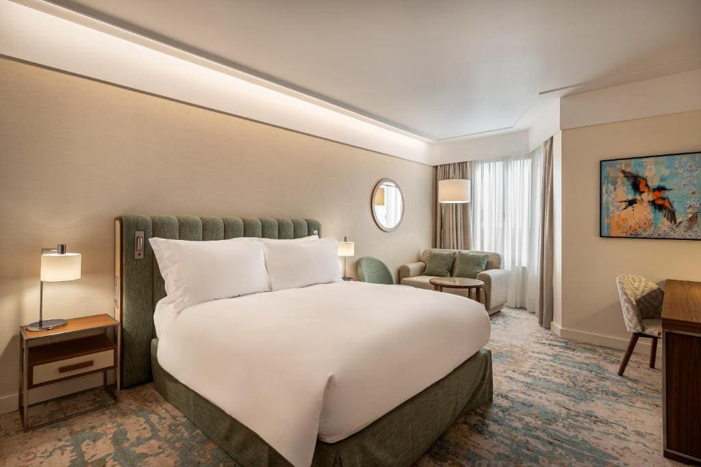 Premium Queen Room with Lounge Access room - Image 2