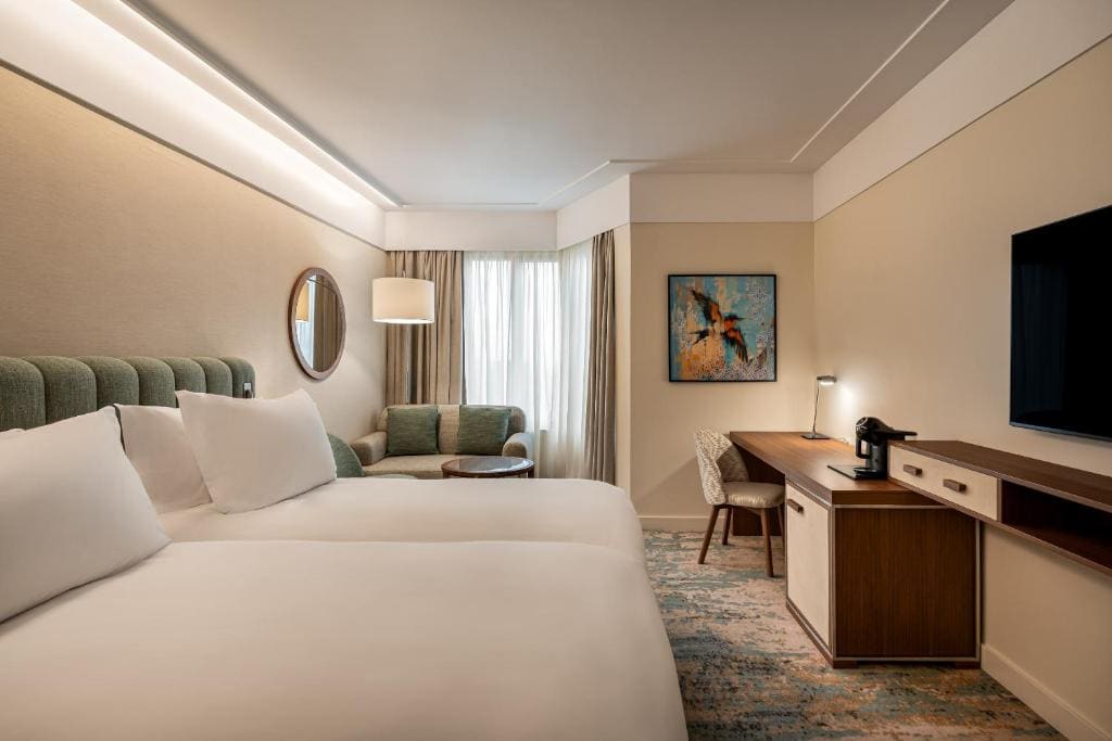 Premium Twin Room with Lounge Access room - Image 3
