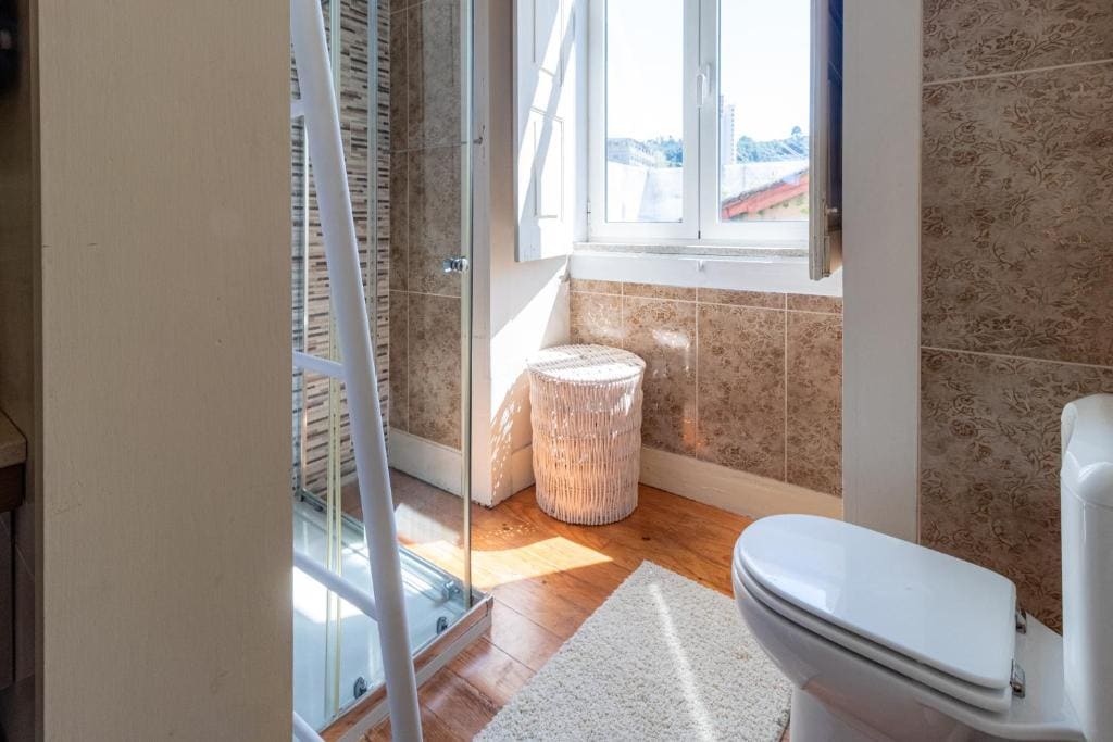 Deluxe Double Room with Shower room - Image 1