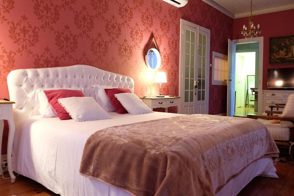 Deluxe Double Room with Shower room - Image 2