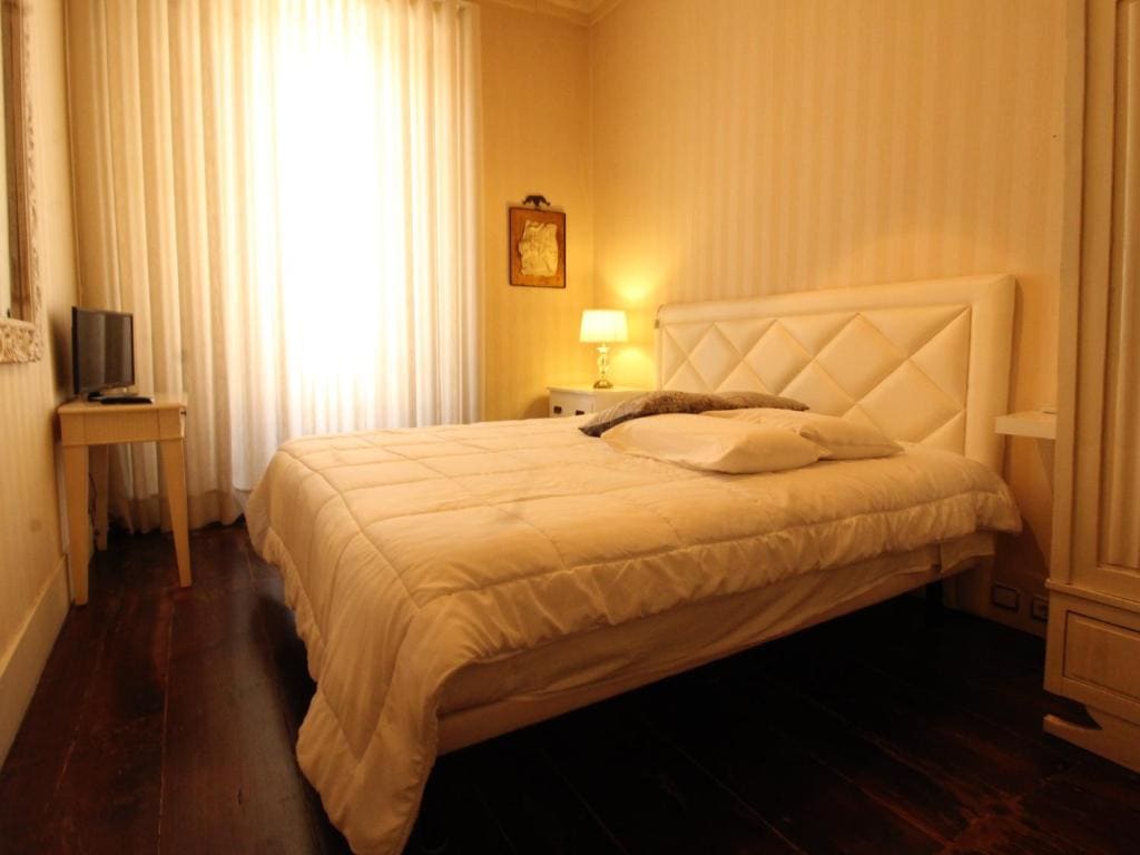Double Room with Shared Toilet room - Image 3