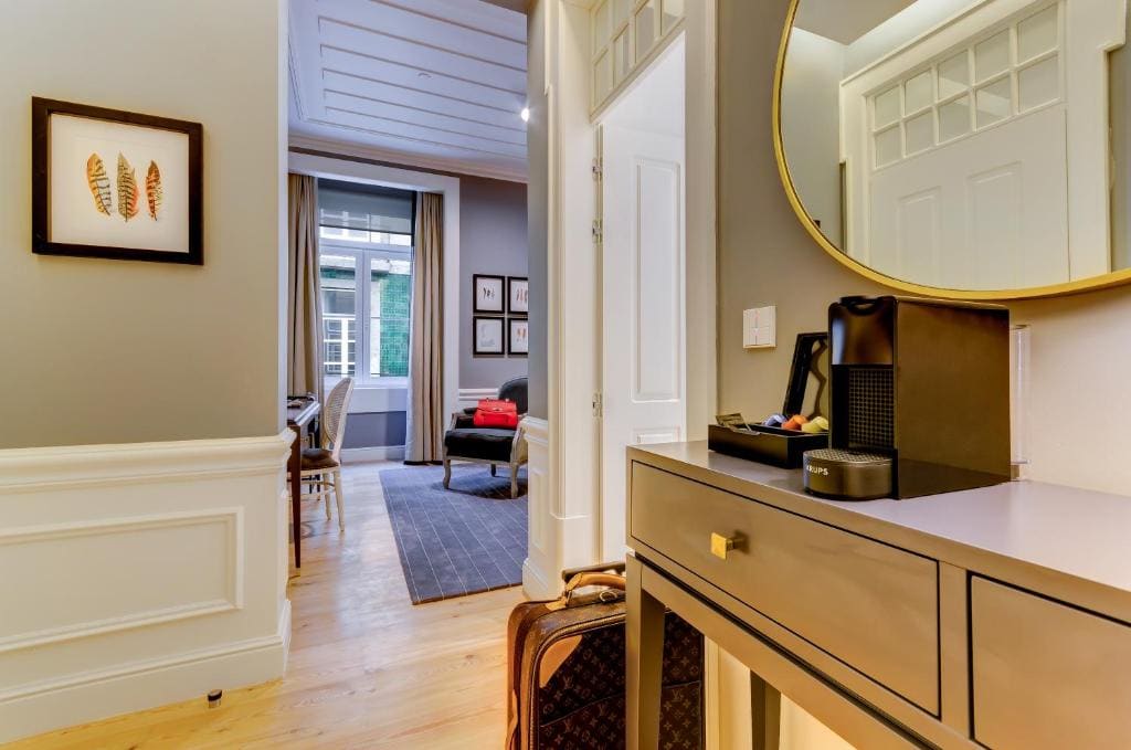 Family Room with City View room - Image 3