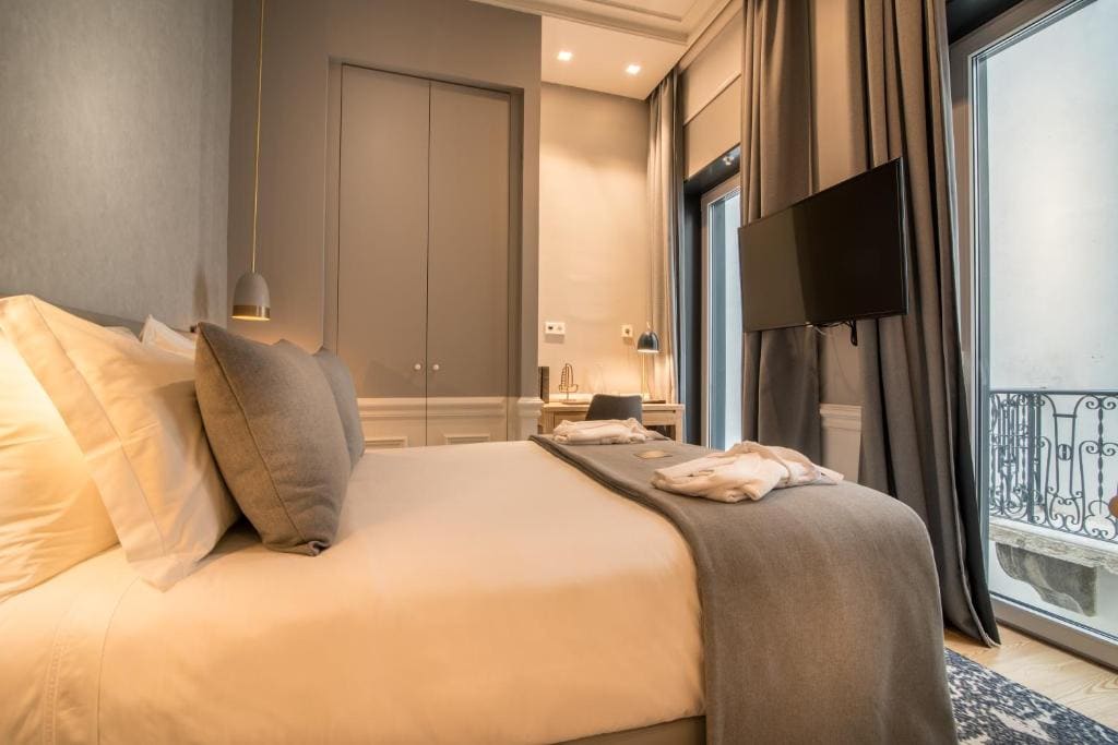 Small Double Room with Interior View room - Image 2
