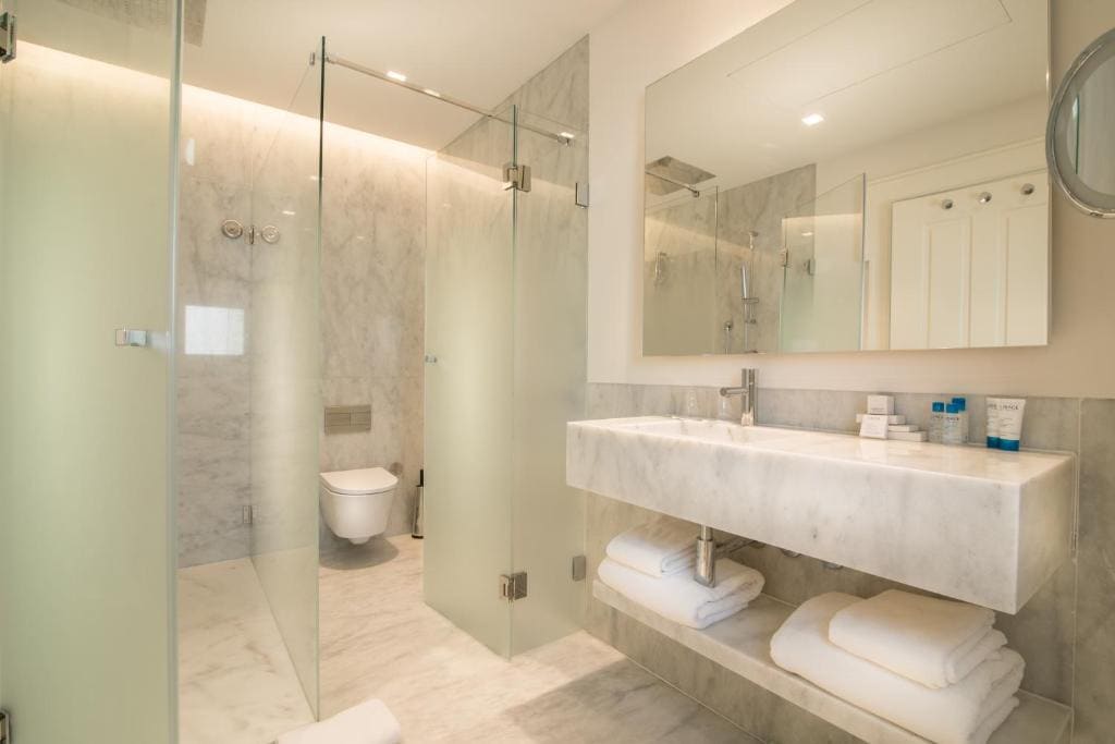 Classic Double or Twin Room with City View room - Image 3