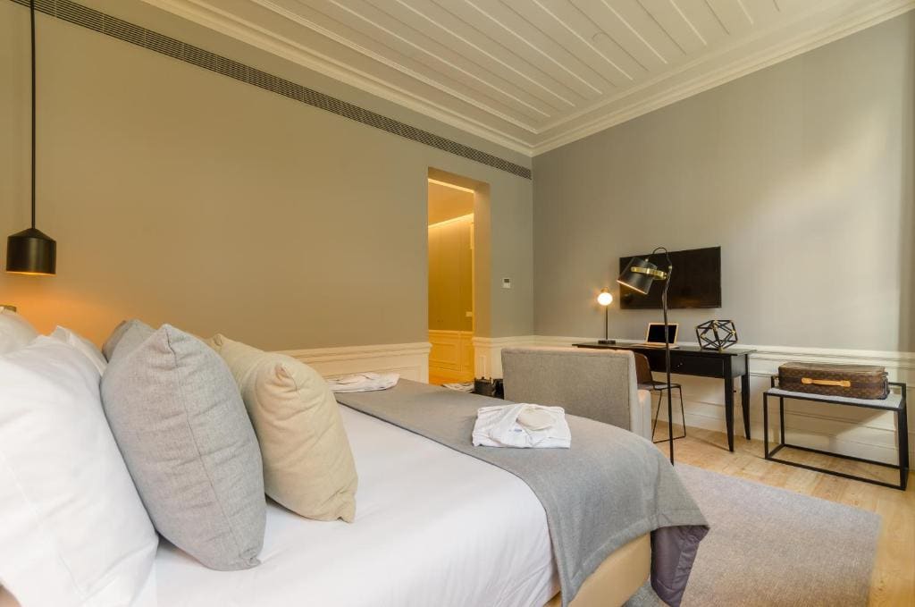 Deluxe Double or Twin Room with City View room - Image 3