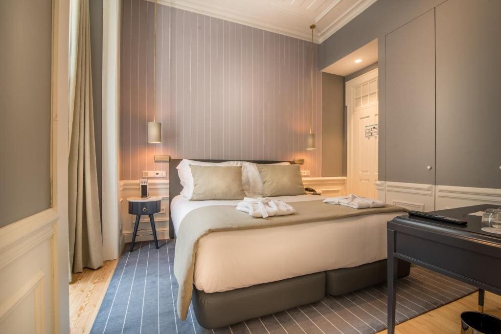 Classic Double or Twin Room with City View room - Image 2