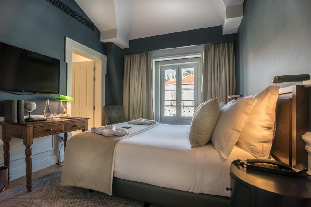 Classic Double or Twin Room with Interior View room - Image 3