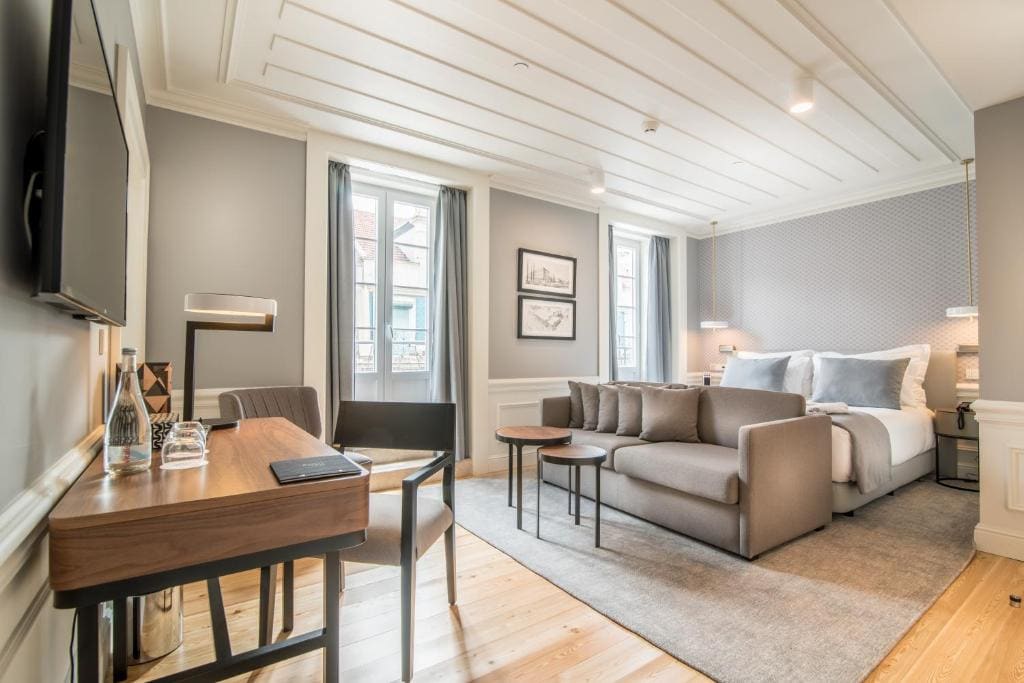 Classic Double or Twin Room with City View room - Image 3