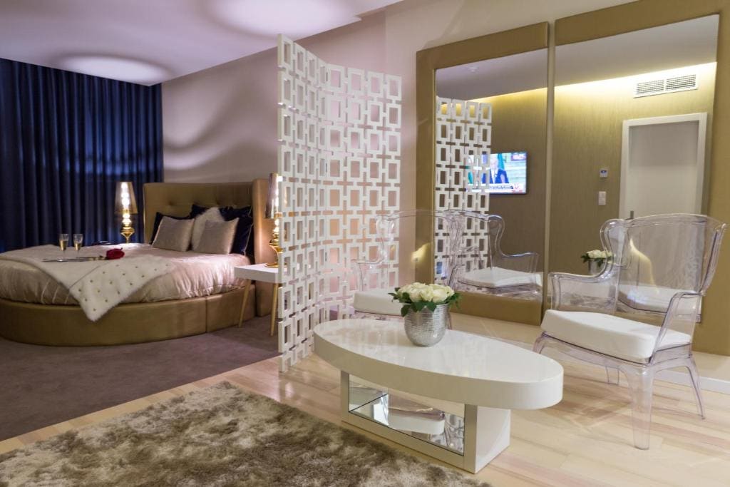 Romantic Suite room - Image 3