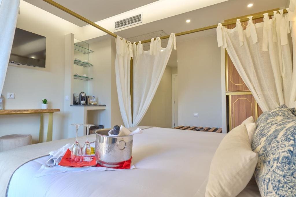 Deluxe Double Room with Balcony room - Image 1