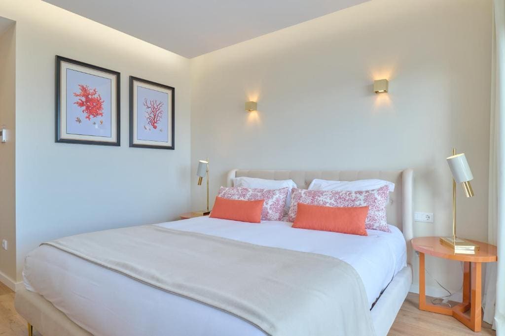 Deluxe Double Room with Balcony room - Image 2