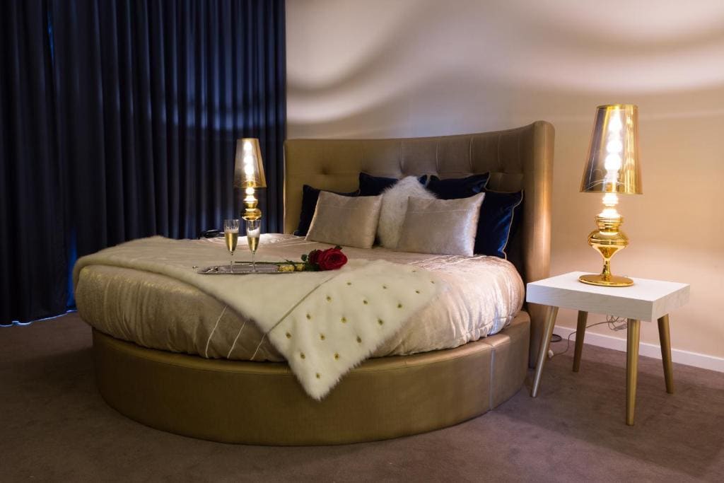 Romantic Suite room - Image 2