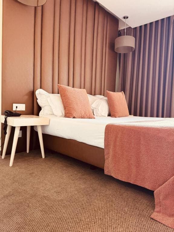 Superior Double Room with Balcony room - Image 3