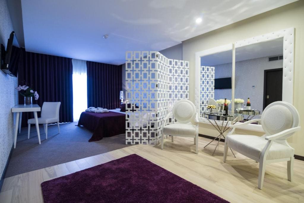 Deluxe Suite room - Image 2