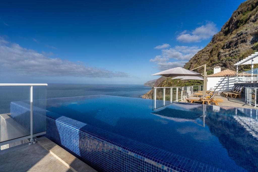 Double or Twin Room with Side Sea View room - Image 2