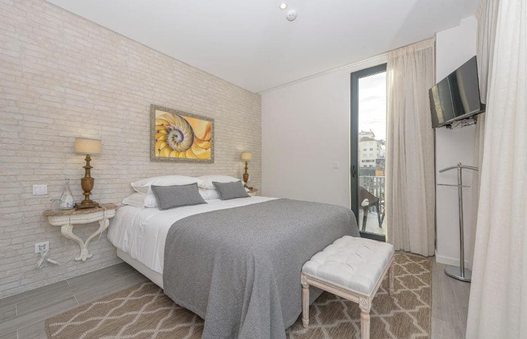 Deluxe Double Room with Balcony room - Image 2