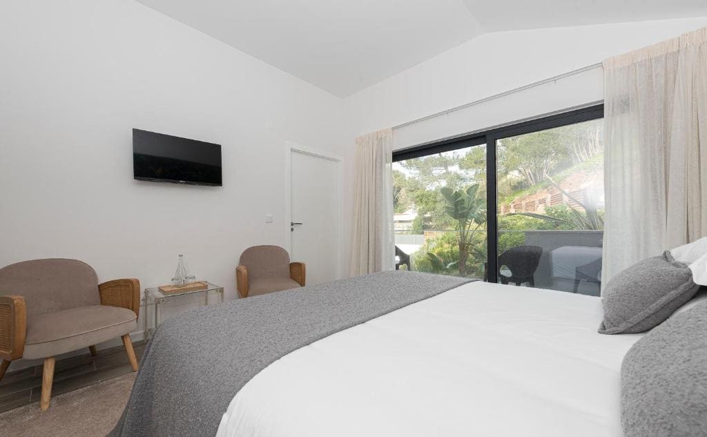 Deluxe Double Room with Extra Bed room - Image 3