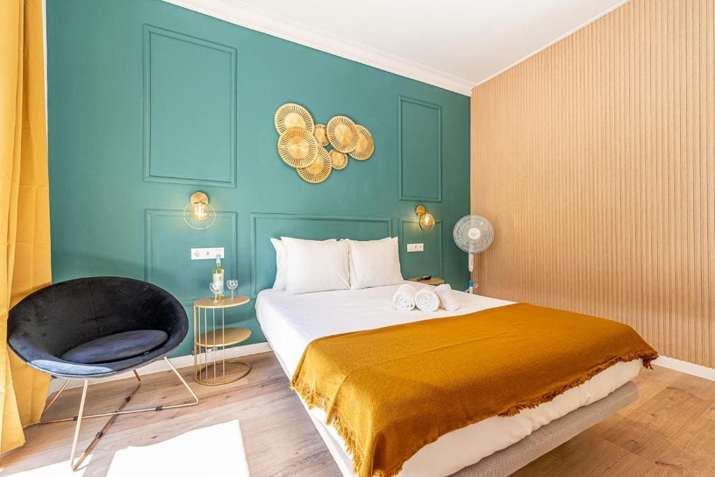 Deluxe Double Room with Balcony room - Image 3