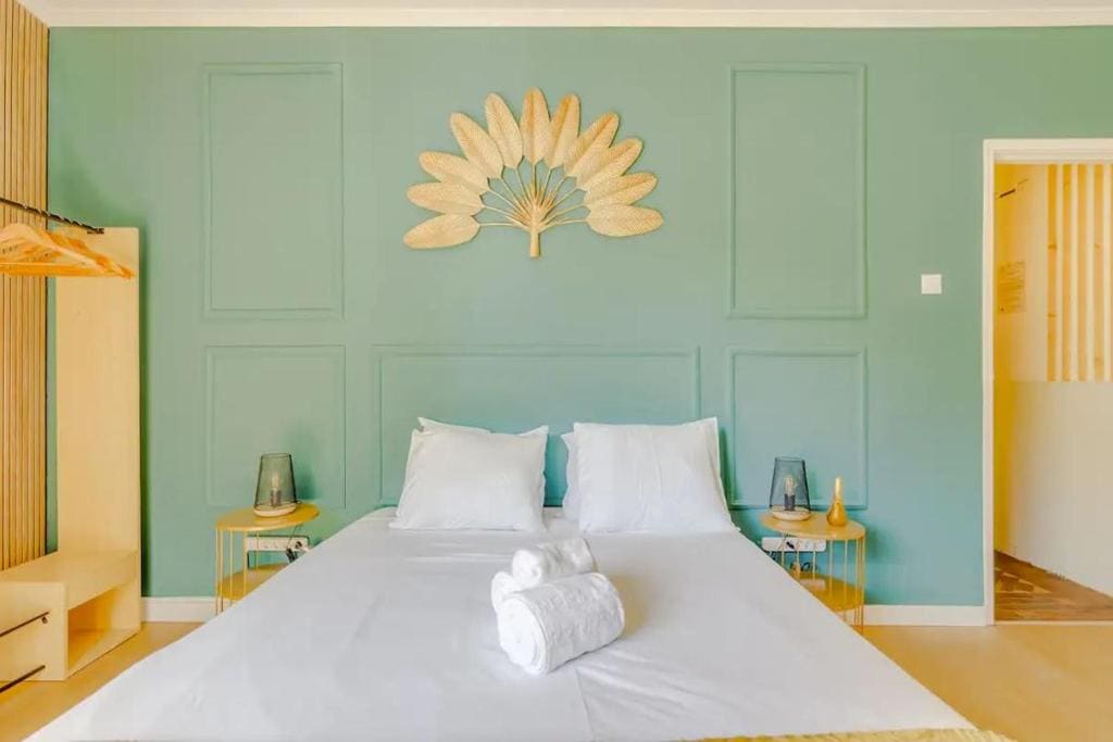 Deluxe Double Room with Balcony room - Image 1