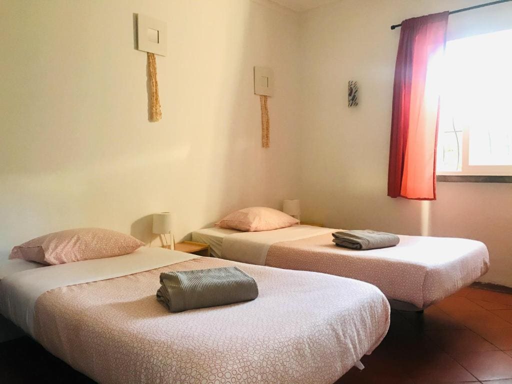 Standard Double Room with Shared Bathroom room - Image 3