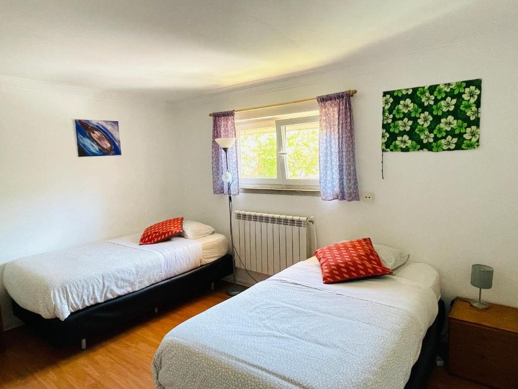Triple Room with Shared Bathroom room - Image 2
