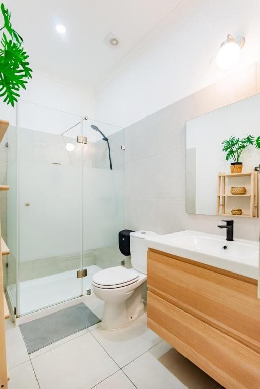Triple Room with Shared Bathroom room - Image 2